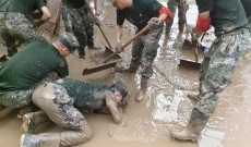 一线直击｜武警河北总队官兵持续奋战在抢险救援一线