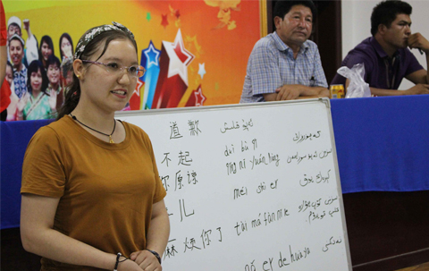 阿克苏市教育局“访惠聚”驻村工作队发挥返乡大学生力量