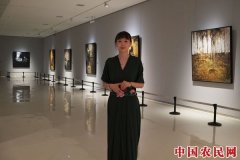 白蒂“旷野之火”油画作品展山东美术馆开幕