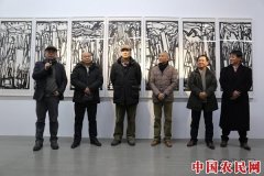 
        把纸剪为日常之诗  乔晓光当代剪纸个展开幕
