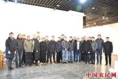 
        “荣·耀：任惠作品展”:女红与山水的精神告白
