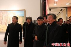 
        “美丽塞罕坝”全国名家油画作品展亮相国博
