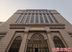 
        ＂不忘初心——传统与创新＂ 朱曜奎与黄建南师生展开幕
