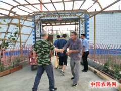 索克满驻村工作队“八一”建军节 走访慰问退伍军人