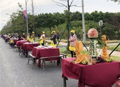 农民摆出70桌“长龙宴”庆丰收