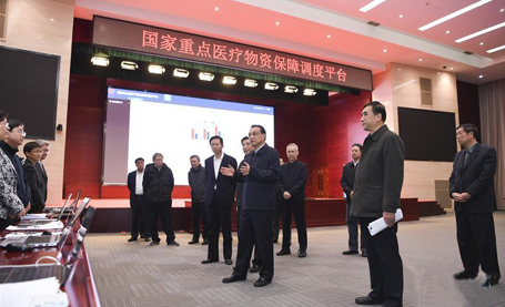李克强考察疫情防控国家重点医疗物资保障调度平台