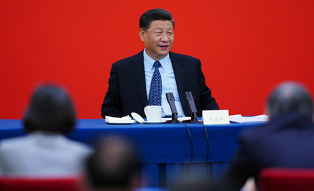 习近平看望参加政协会议的经济界委员