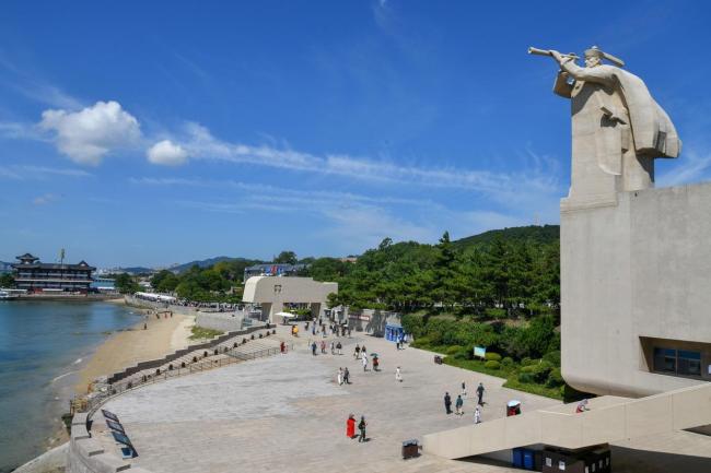 山东威海刘公岛引游人
